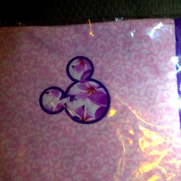 Handmade Aloha print cuddle blanket w/Mickey Mouse Embroidery - Picture 6 of 6